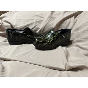 Dansko‎ Crocodile Green Clogs Size 37 Slip On Vintage